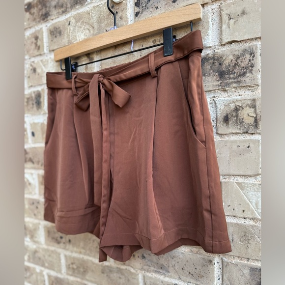 Alya Francesca’s Brown Shorts with Tie-Waist NWT size medium - Picture 2 of 9